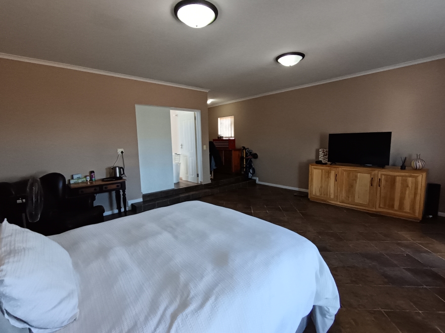 To Let 4 Bedroom Property for Rent in Hoogland Western Cape